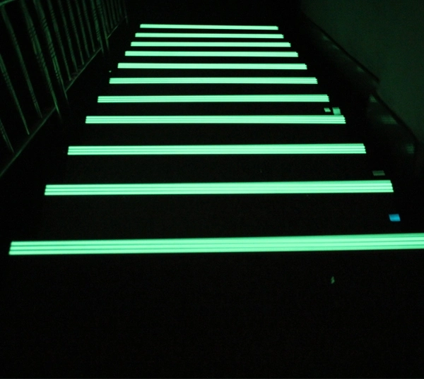 Simva High Quality Photoluminescent Luminous Anti-Slip Step Nosing Light, Luminous Step Nosing, Based on Aluminum Profile